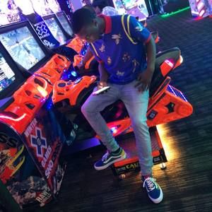 Meet your Posher, Lavaris